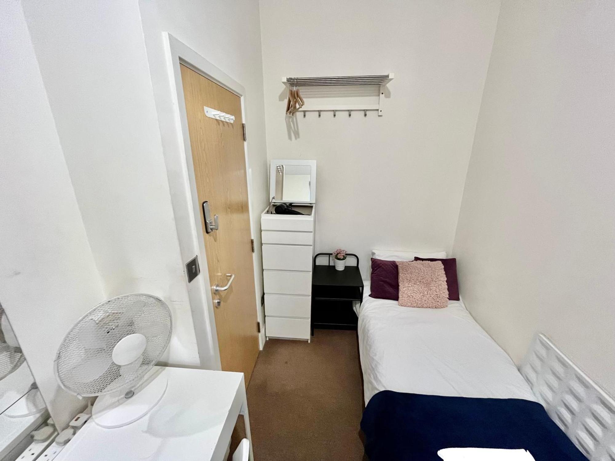 Metropolitan Coziness Private Bedrooms In Euston Station 161 ロンドン エクステリア 写真