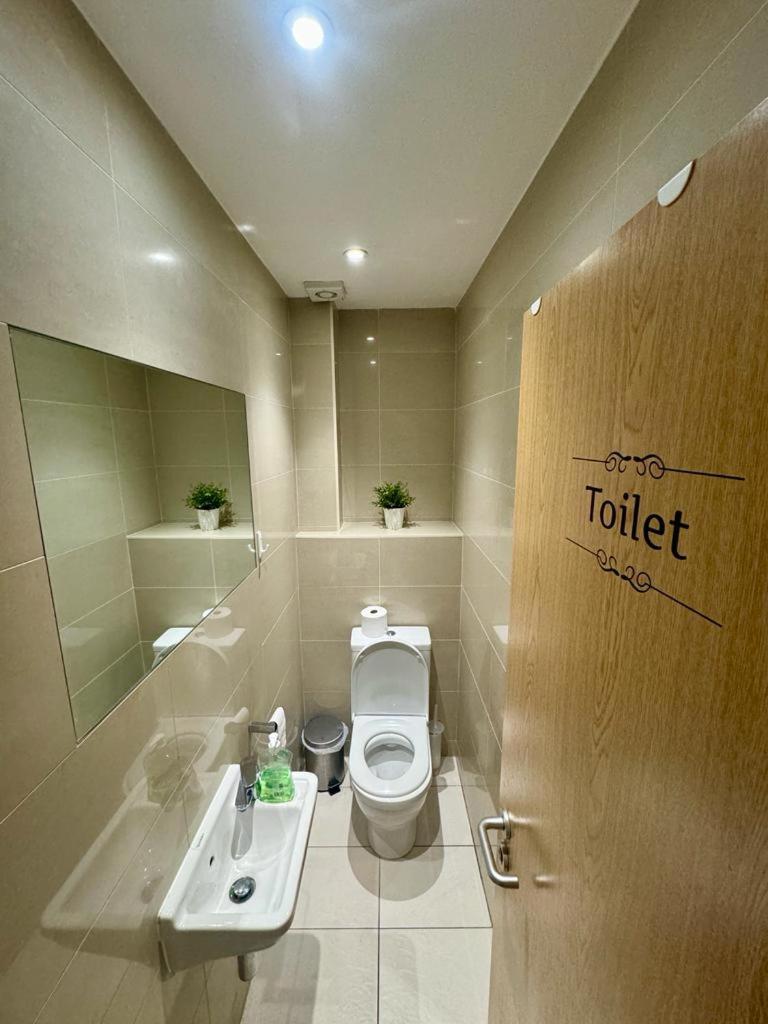 Metropolitan Coziness Private Bedrooms In Euston Station 161 ロンドン エクステリア 写真